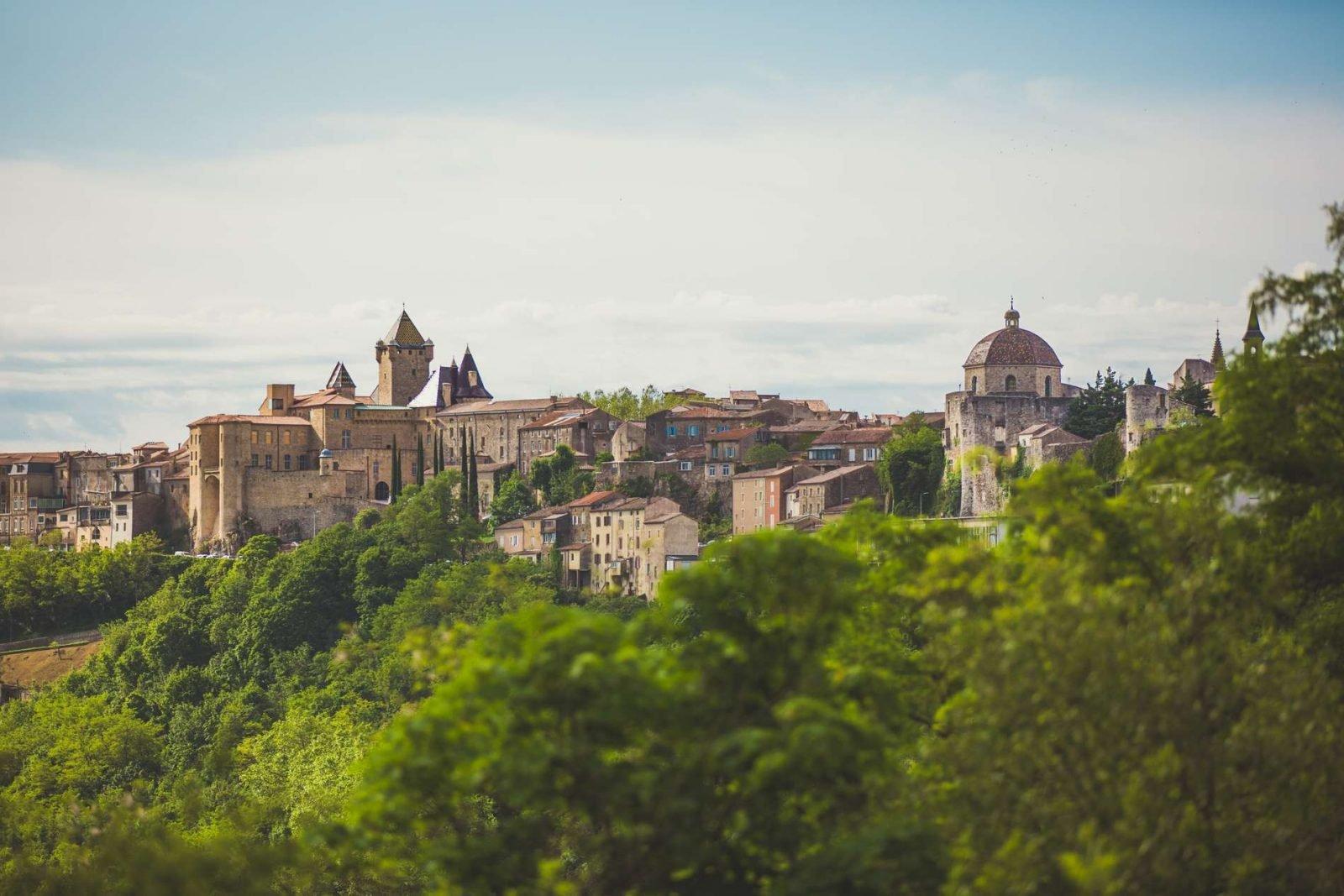 성 후면 또는 창문에서 바라본 파노라마 뷰