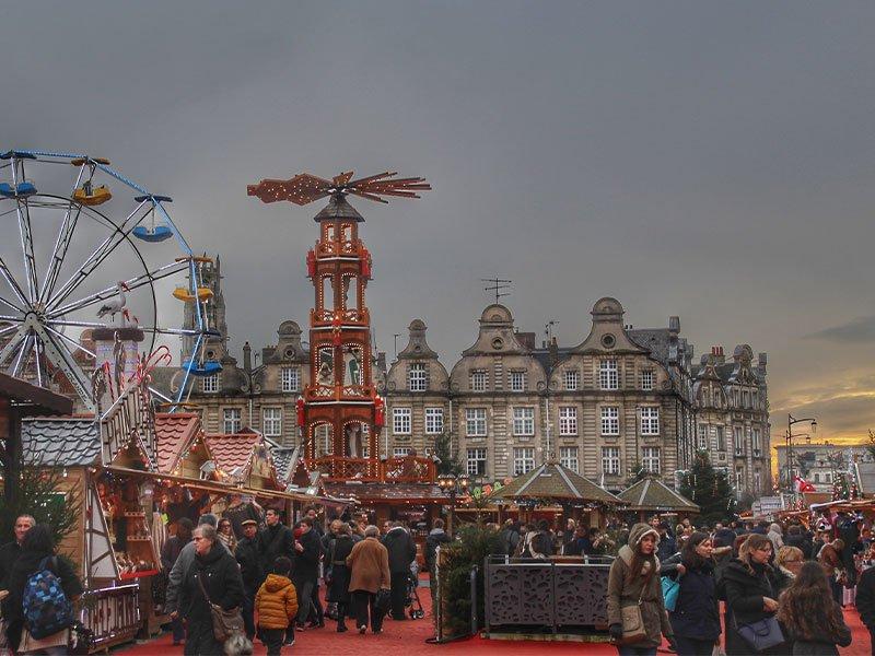 칼레 대극장 주변 크리스마스 마켓 풍경