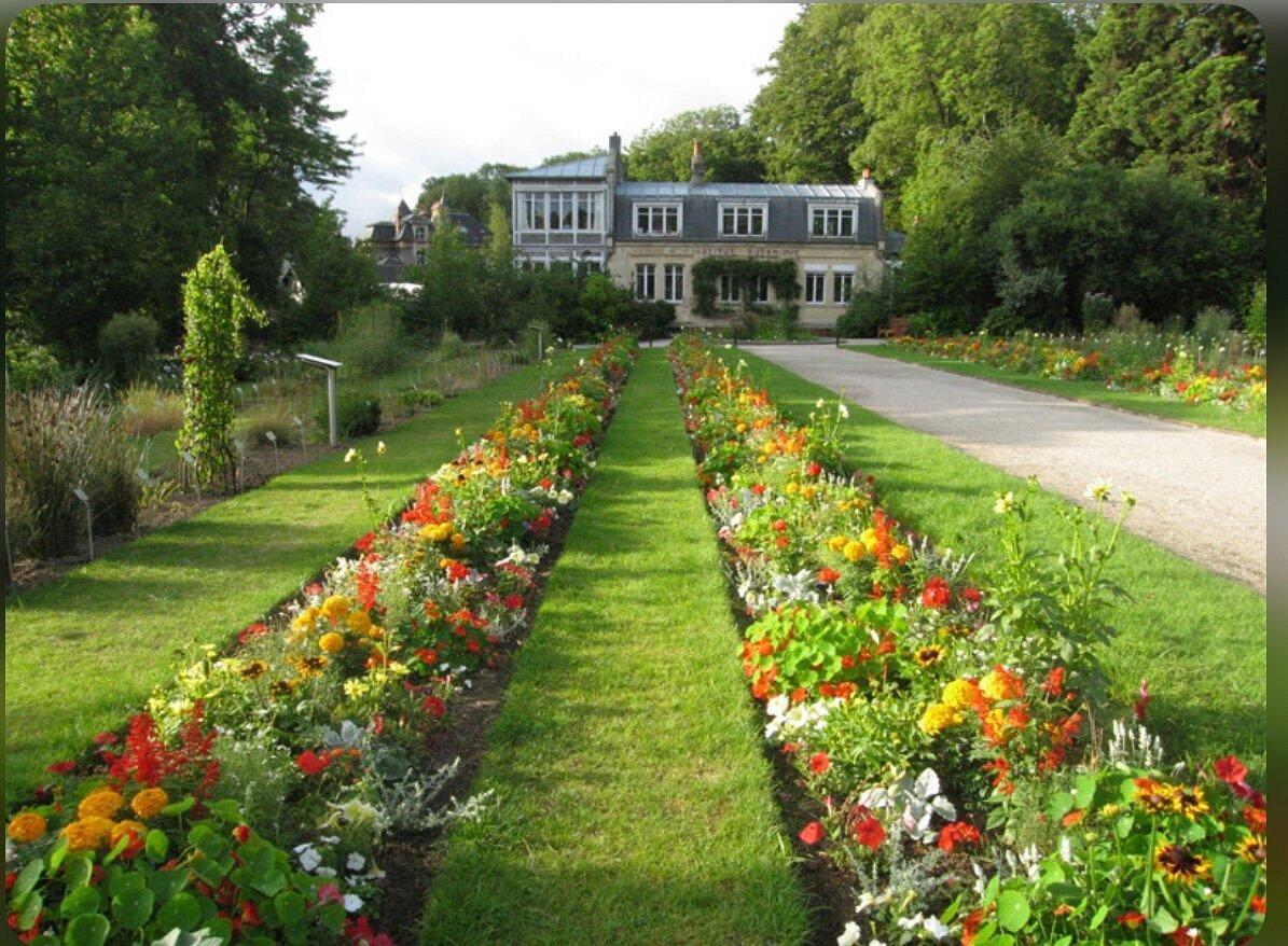 계절별 꽃밭 및 정원