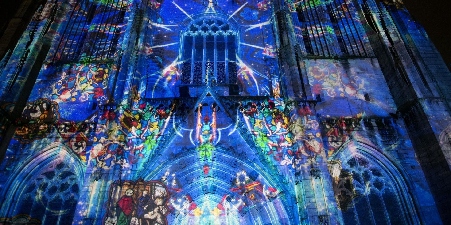 스테인드글라스 아래 (Under Stained Glass Windows)