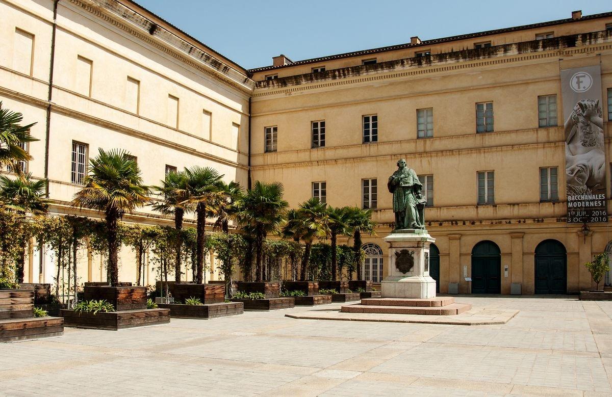 코르시카 박물관 외부 회랑 및 성벽길