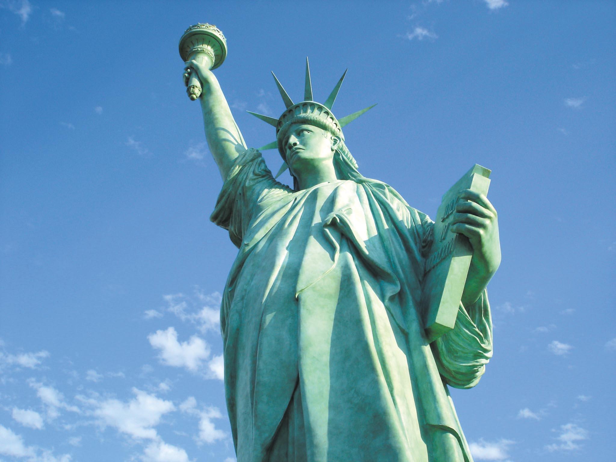 회전 교차로 진입 전 차량 내부 (조수석 또는 뒷좌석)