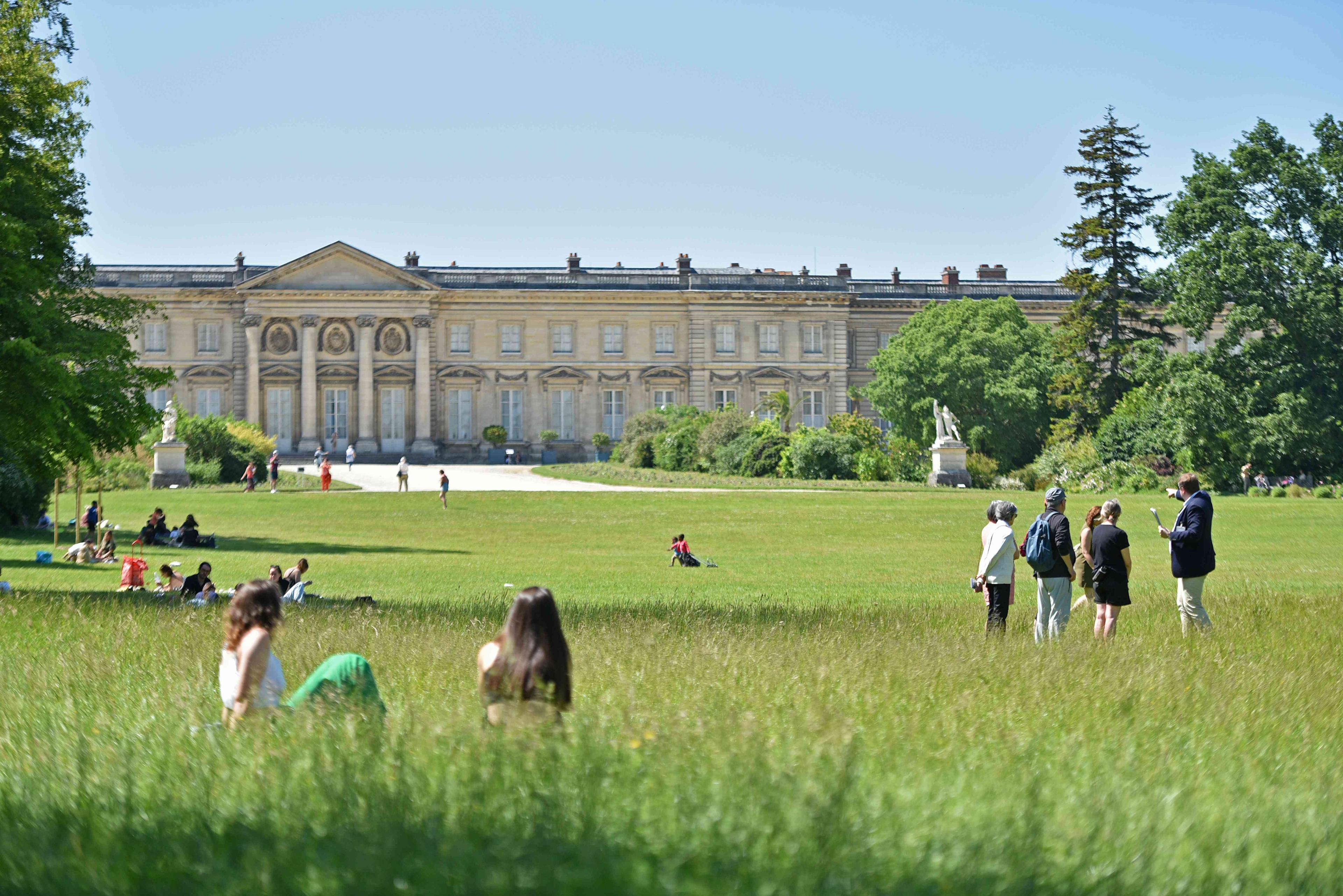 정원에서 바라본 궁전