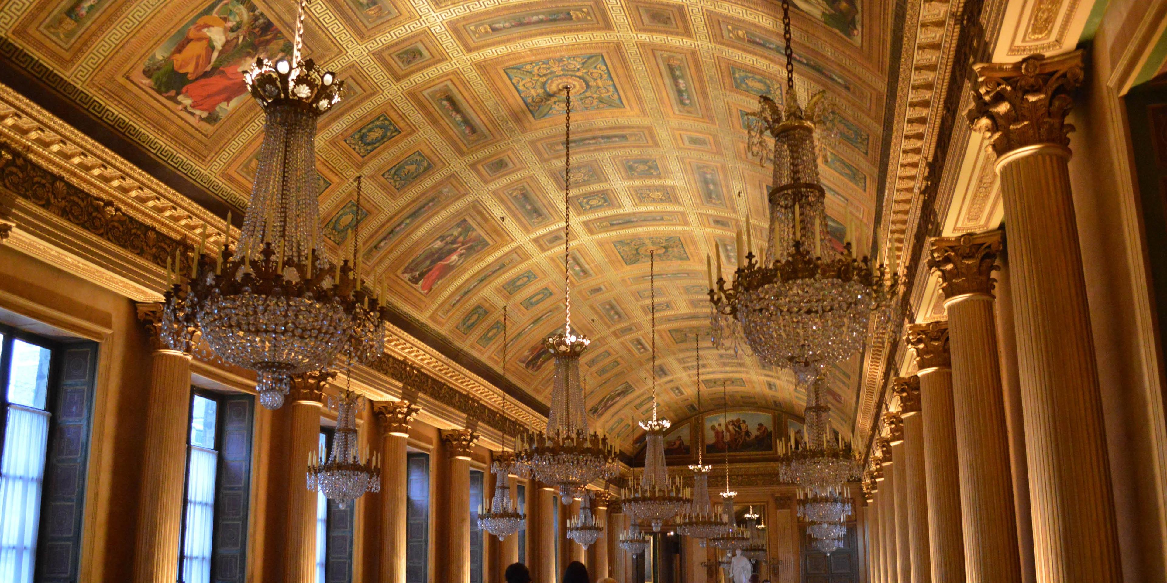 역사적 아파트 내부 (특히 무도회장, 음악 살롱)