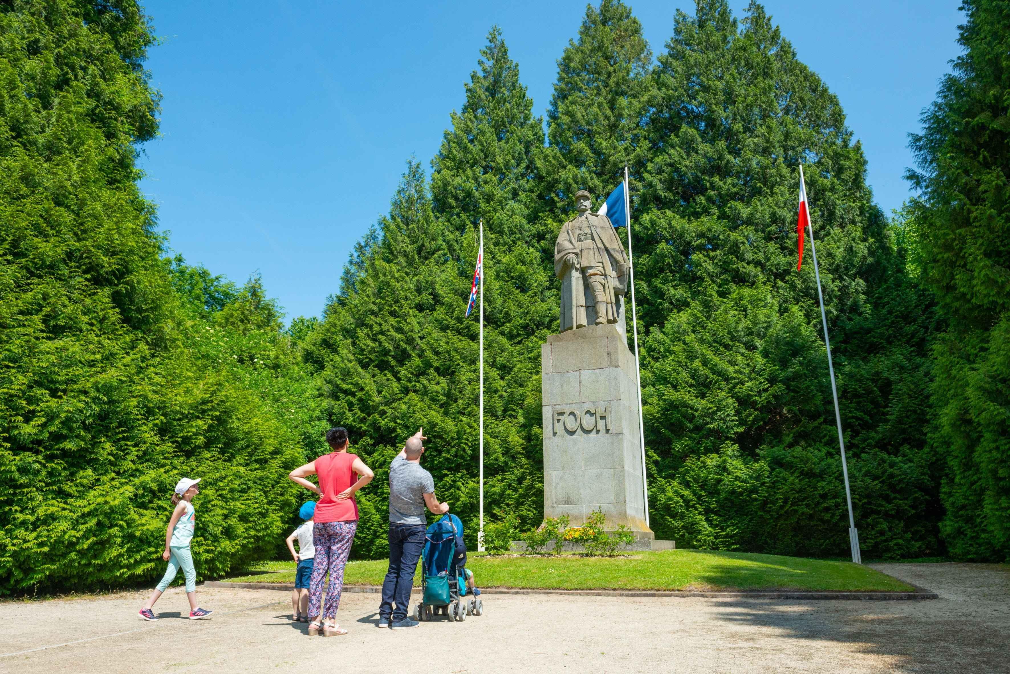 포슈 원수 동상