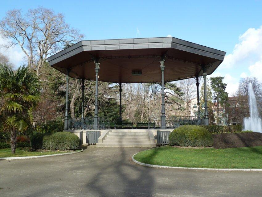 음악 키오스크 주변