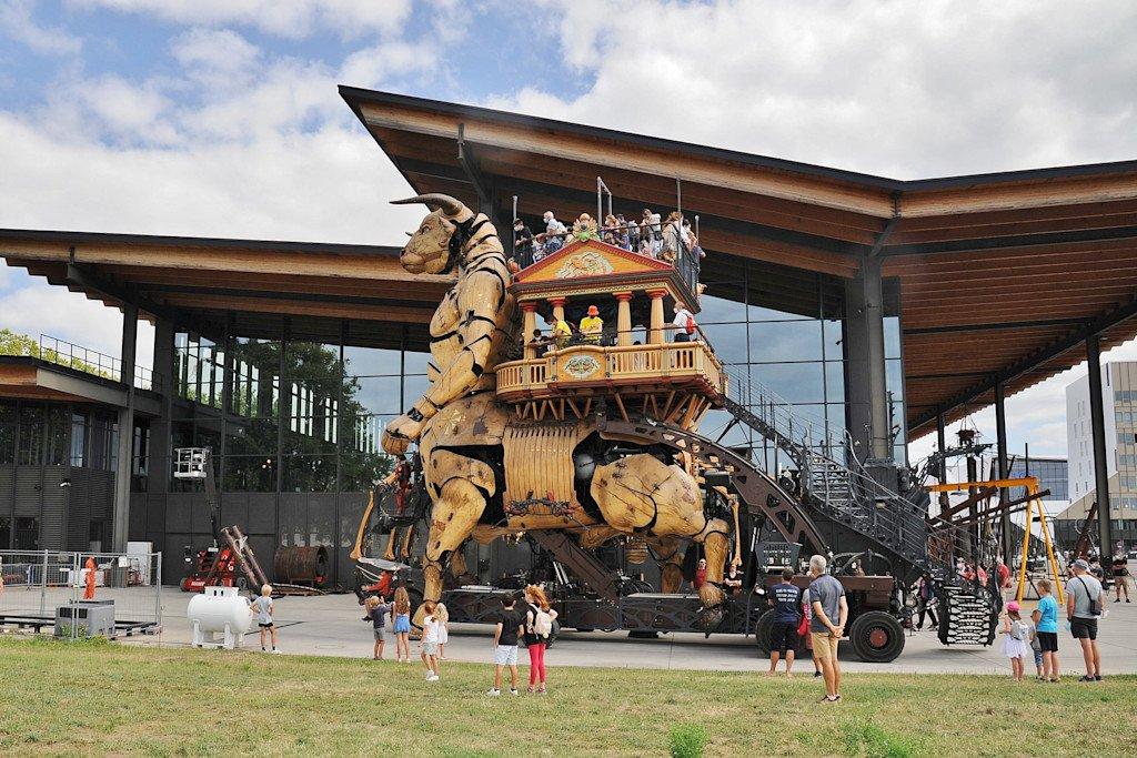 미노타우로스 전면 또는 측면 아래