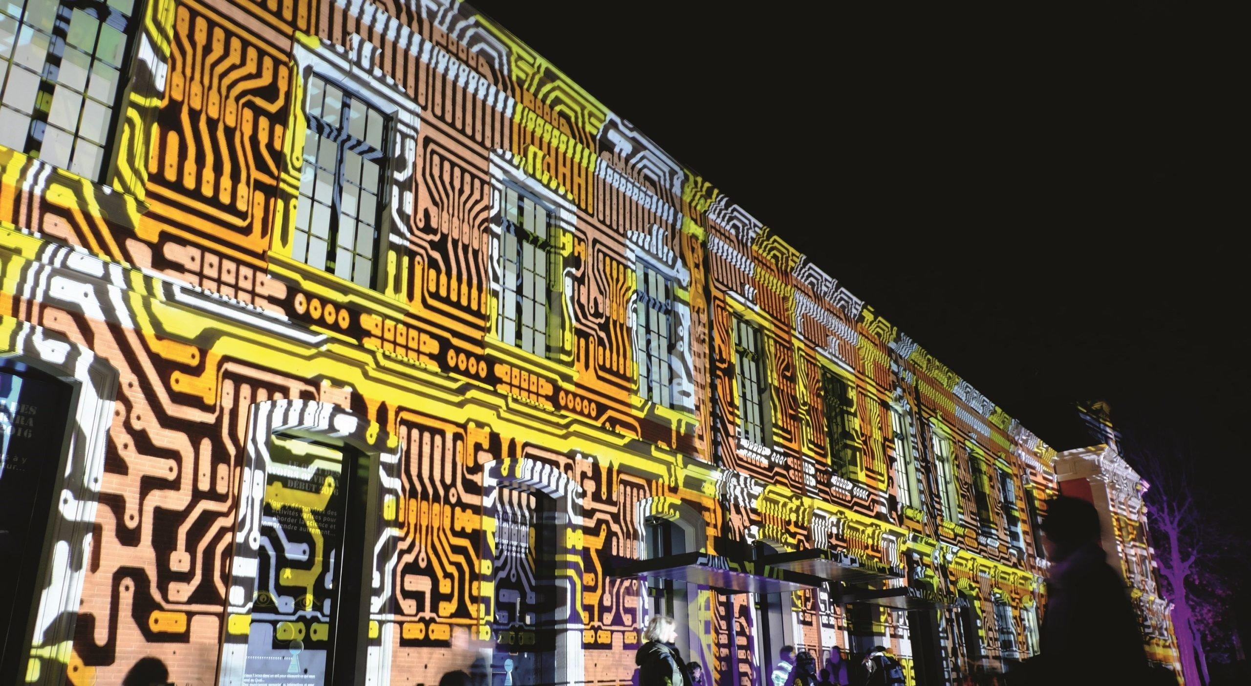 '빛의 부두(뤼미에르 쉬르 르 케)' 축제 기간 중 빛 조형물