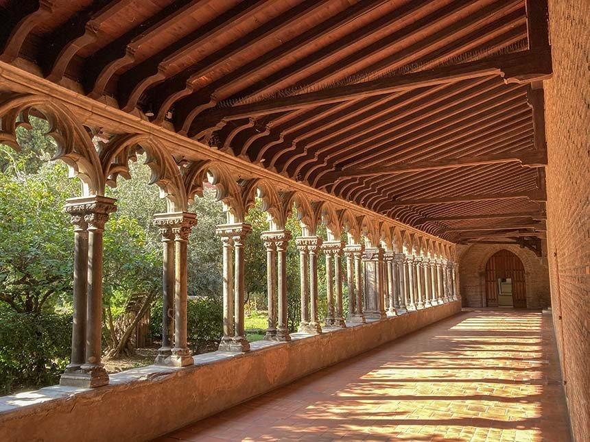 고딕 양식 회랑 (Gothic Cloisters)