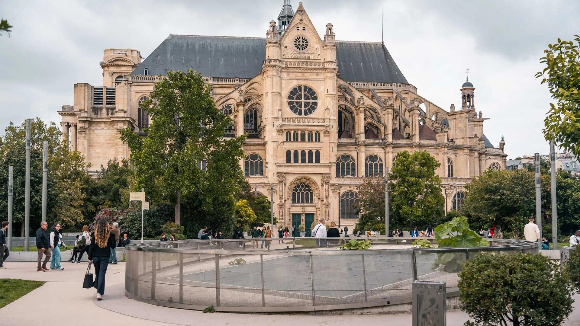 생뙤스타슈 성당 배경