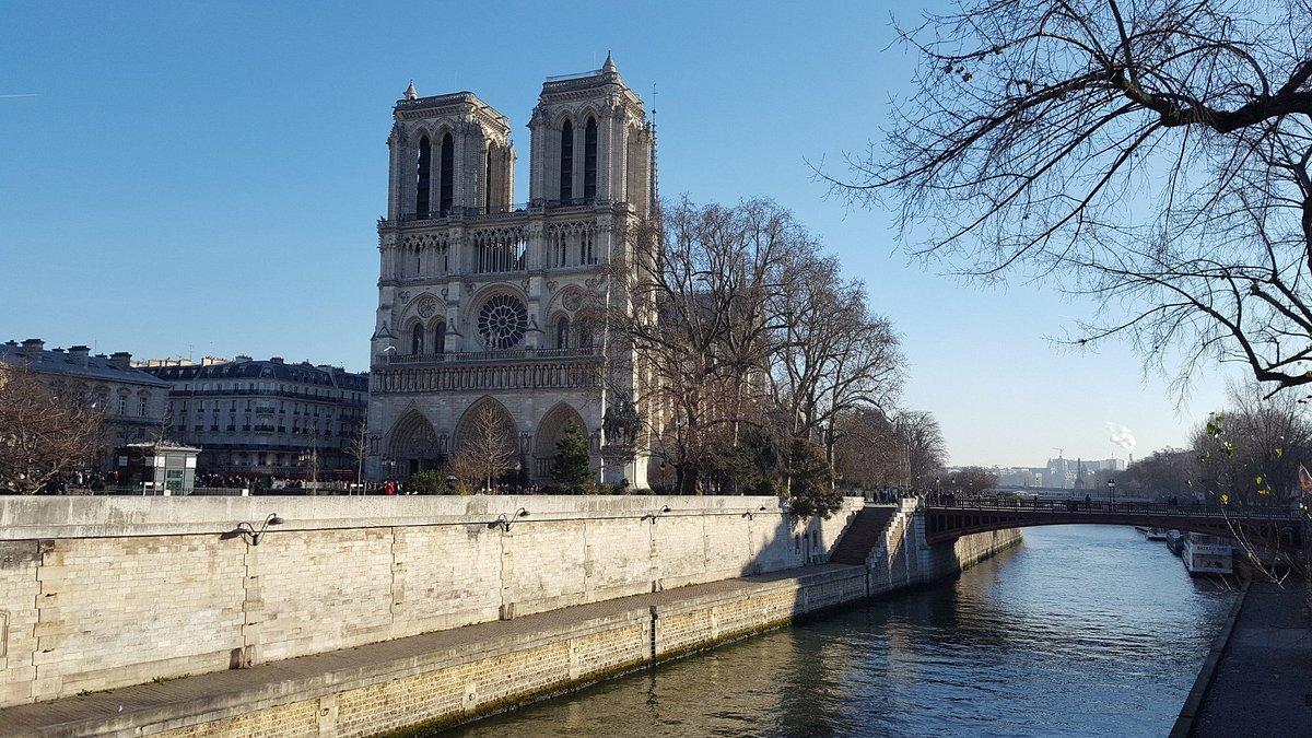 다리 중앙, 노트르담 대성당 방향