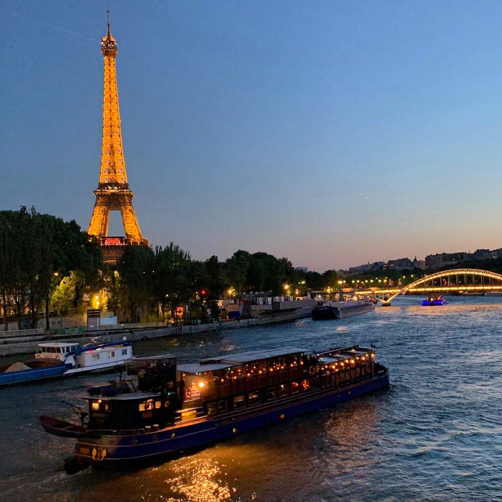 센 강변 야경 (선상)