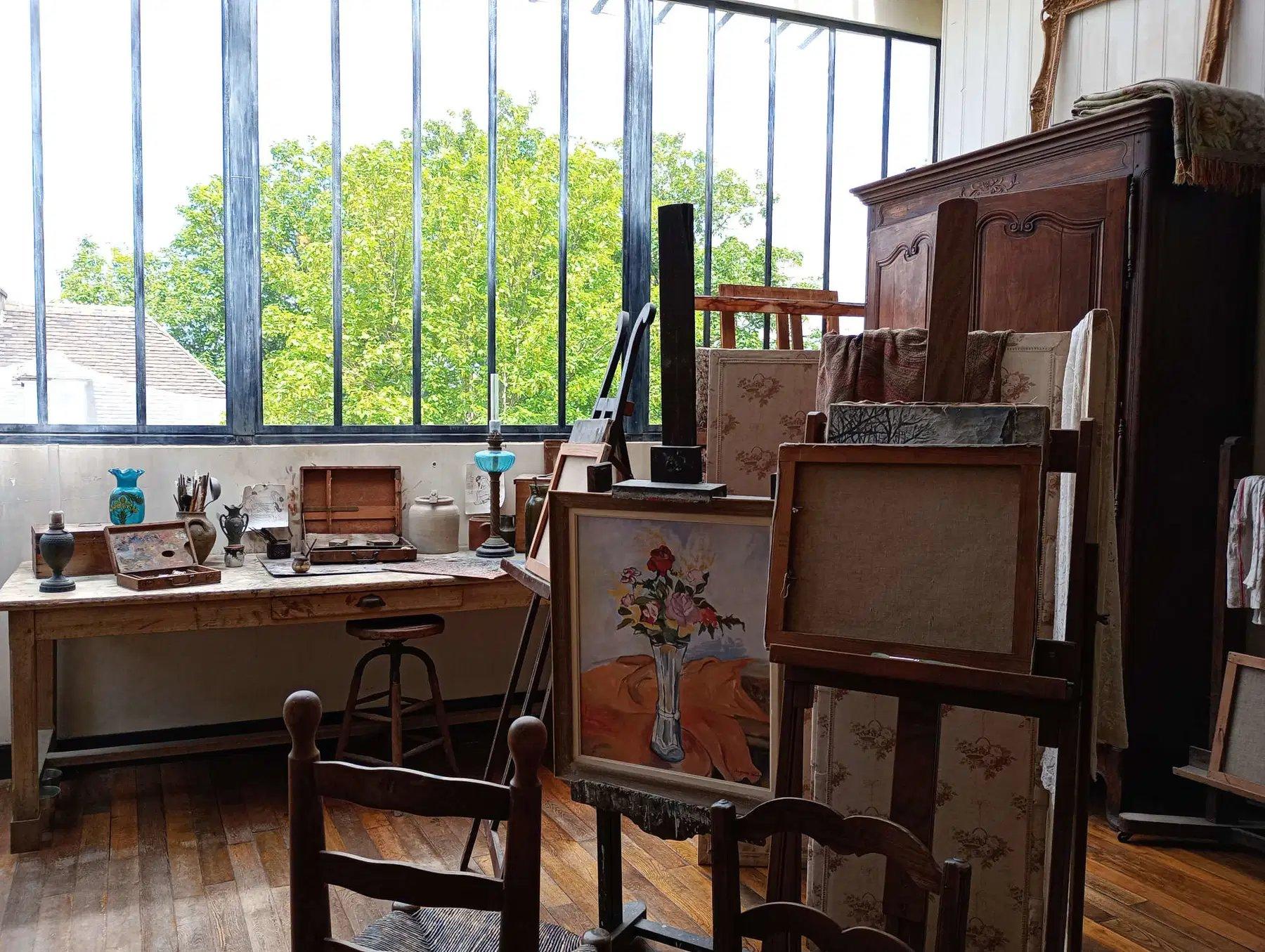 수잔 발라동 아뜰리에 창가