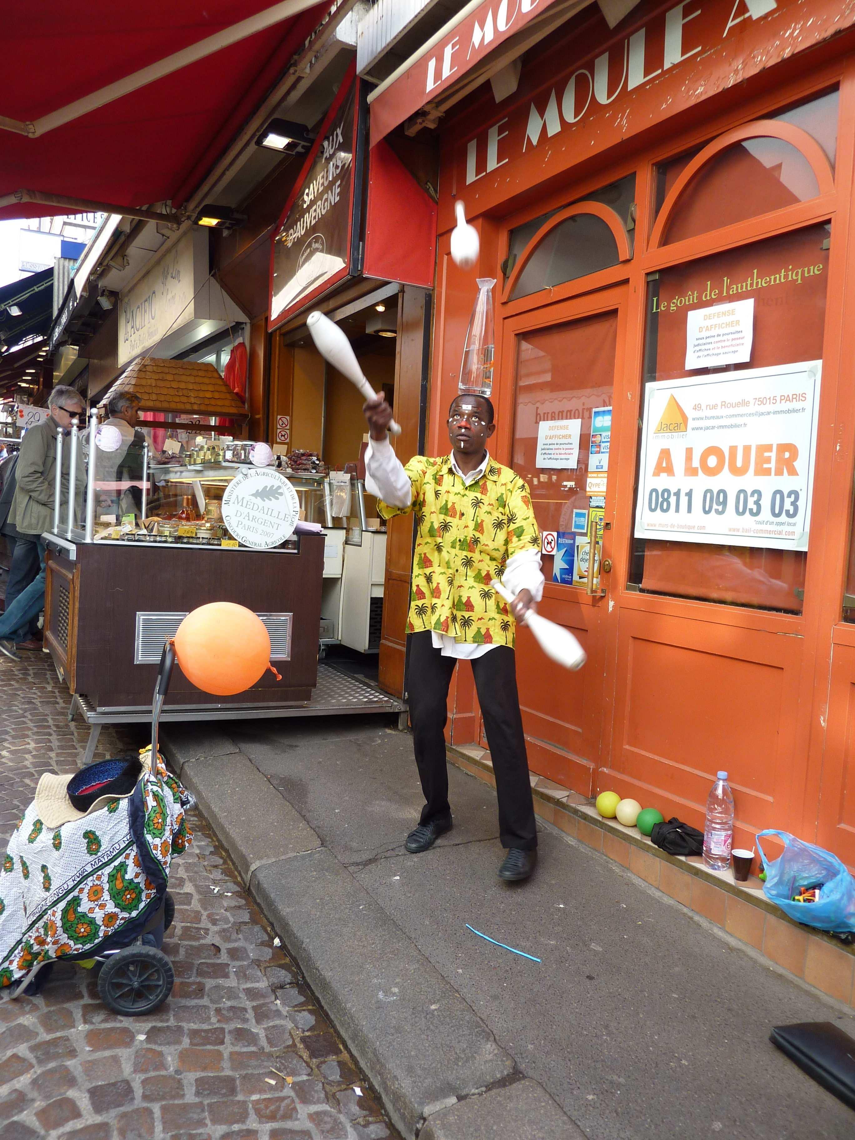 무프타르 시장 일요일 거리 공연