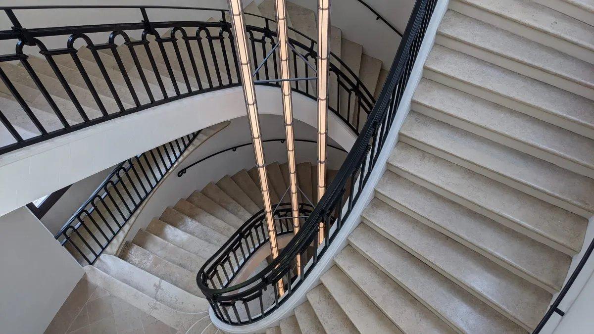 각 층의 복도 및 계단