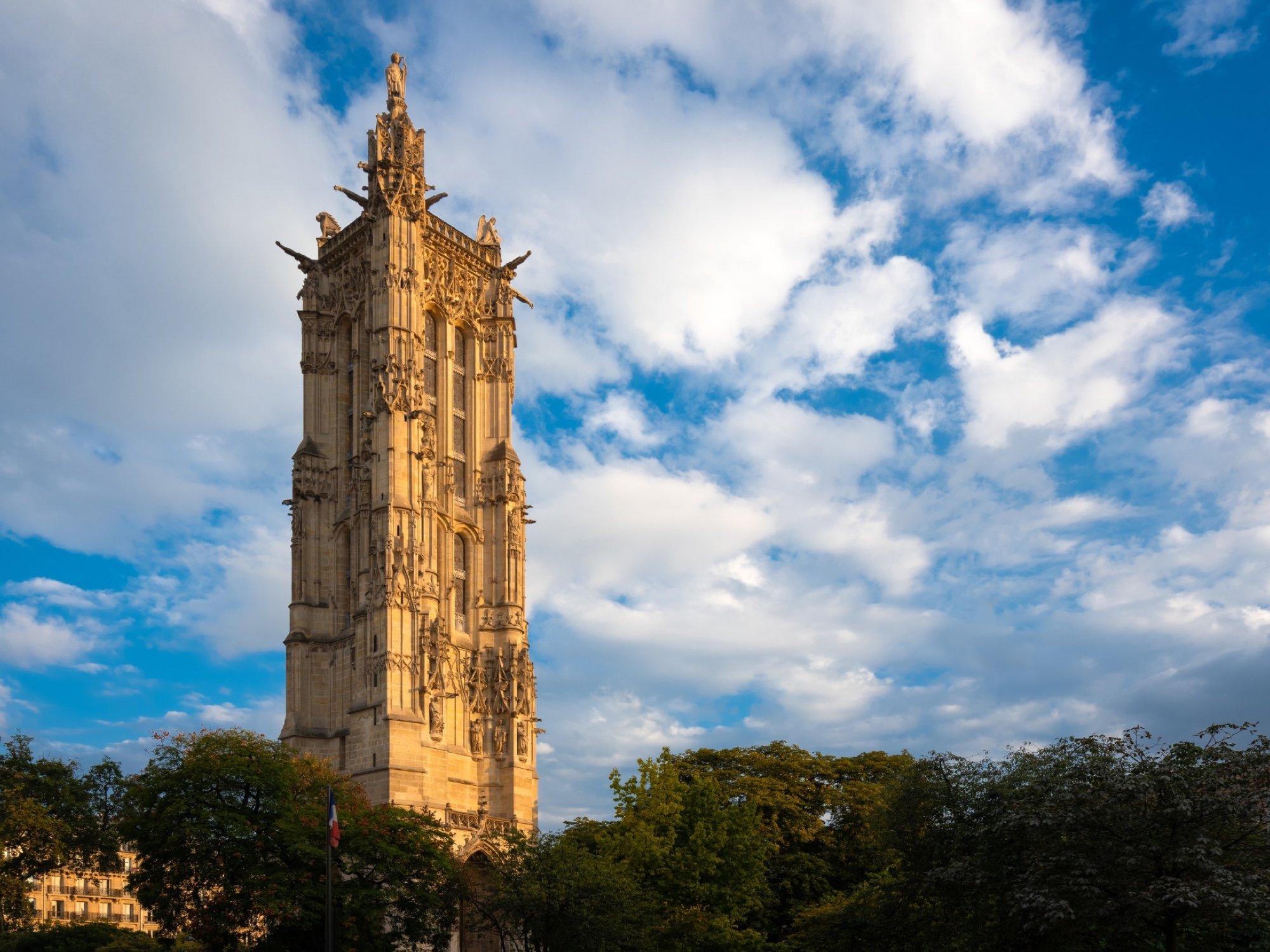 공원에서 바라본 타워 전경