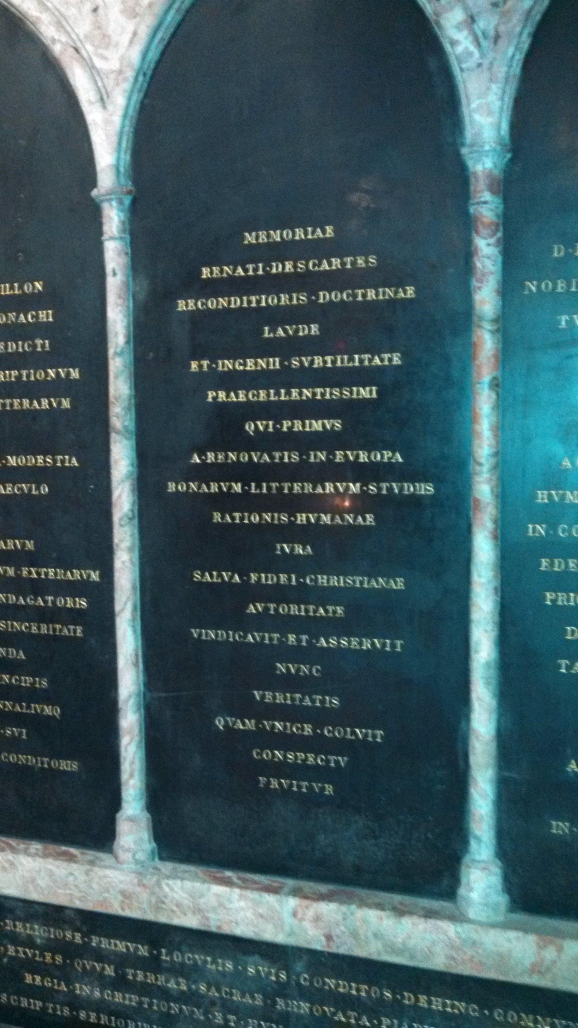 르네 데카르트 묘비 앞 (측면 예배당)