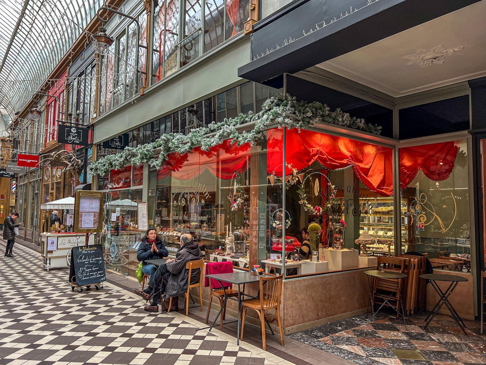 그레뱅 박물관 출구 쇼윈도