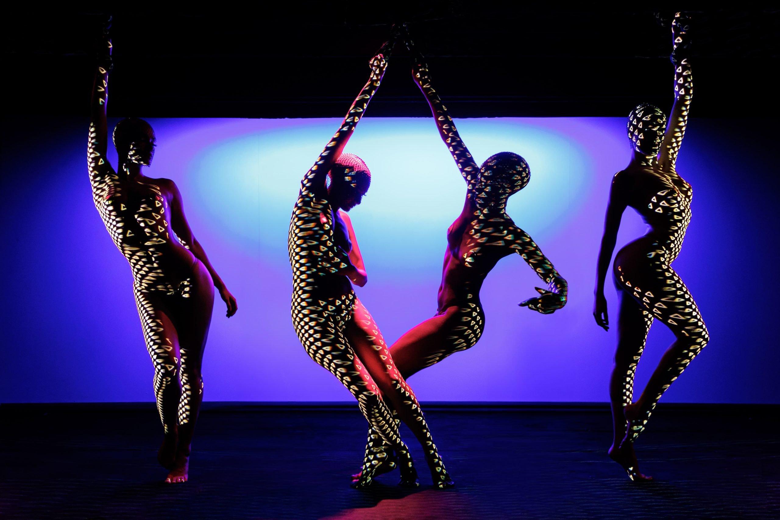 💃 크레이지 호스 (Crazy Horse)