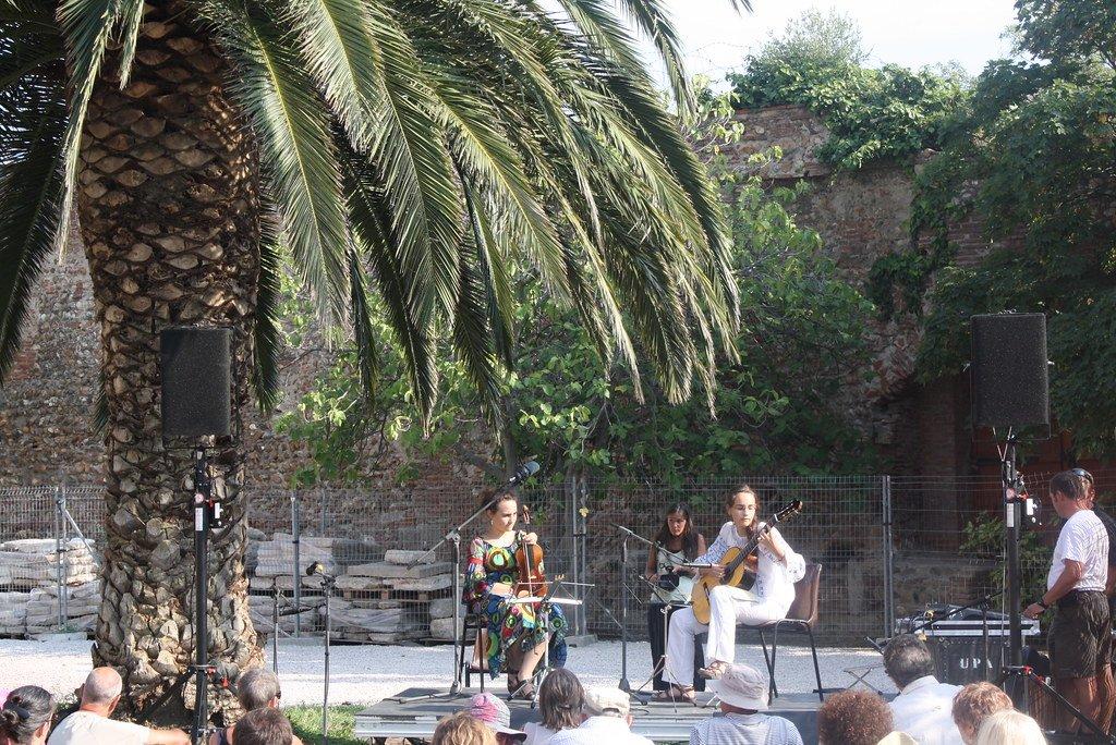기타 오 팔레 축제 현장