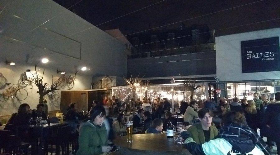 야외 테라스 및 정원 공간