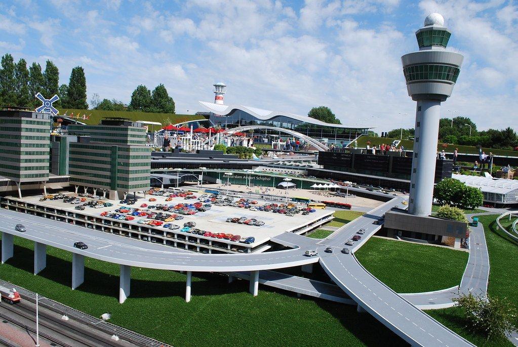 스키폴 공항 미니어처 앞