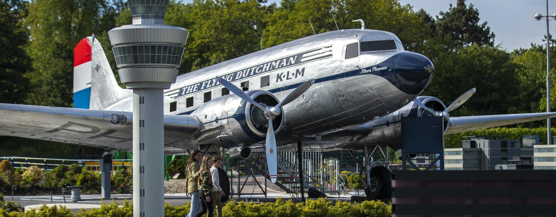 '플라잉 더치맨' 항공기 외부