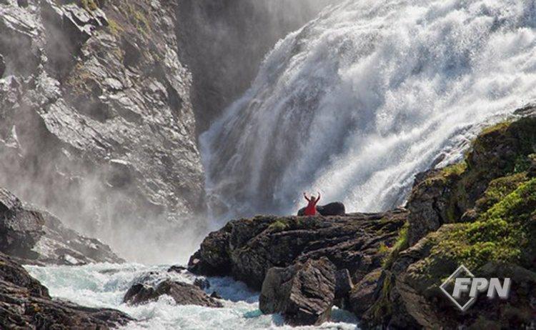 🏞️ 효스포센 (Kjosfossen)