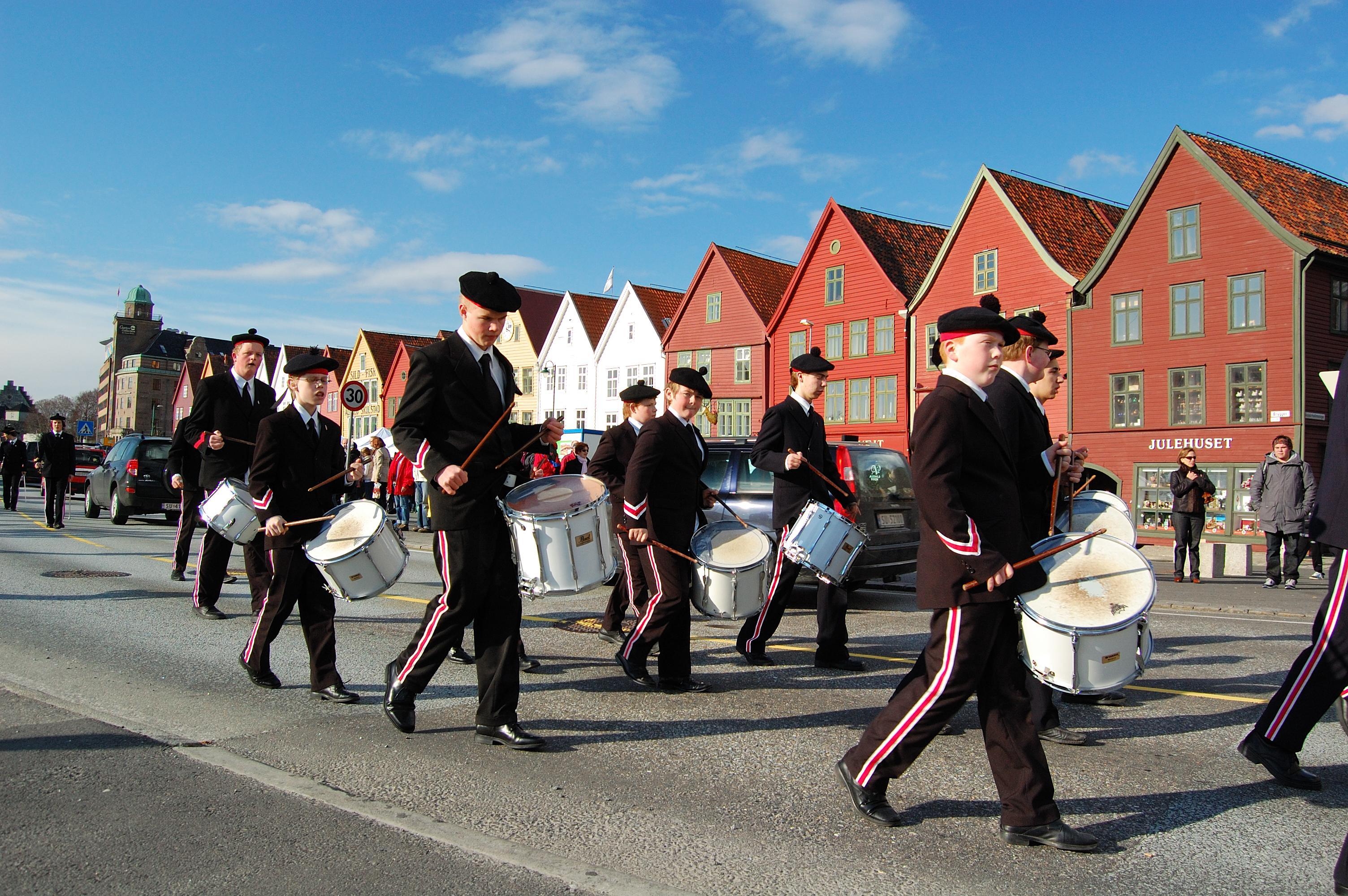 베르겐 부엘코르프스 행진