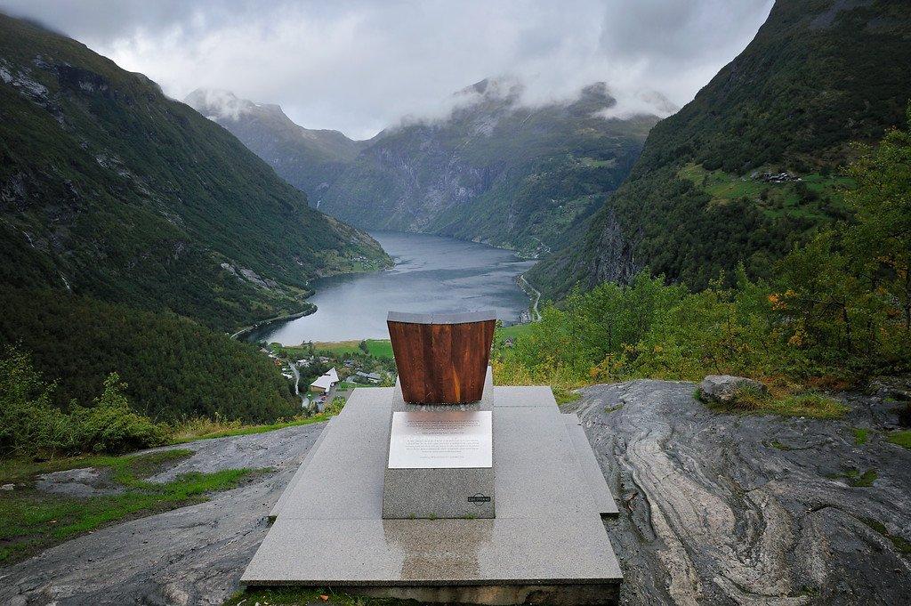 플뤼달슈베 (Flydalsjuvet)