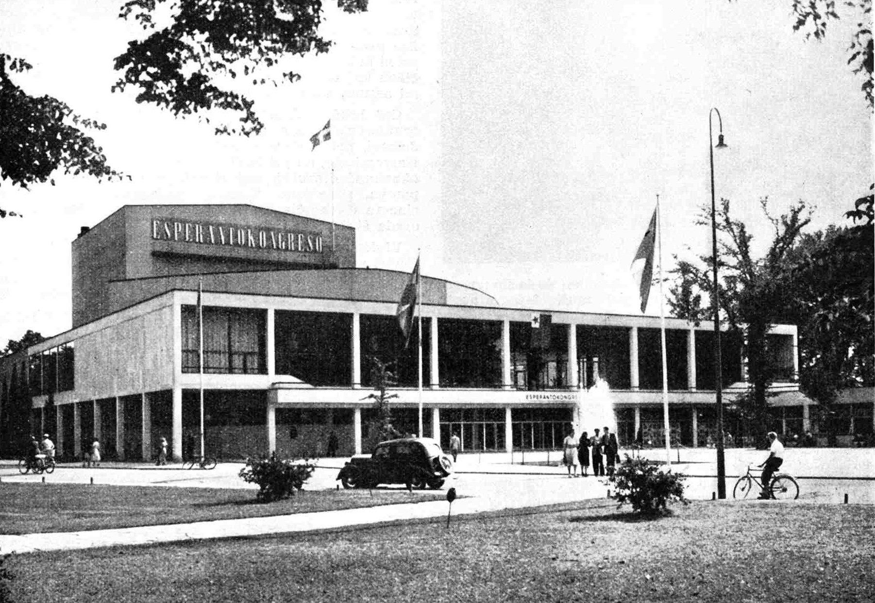 오페라 하우스 외관 및 광장