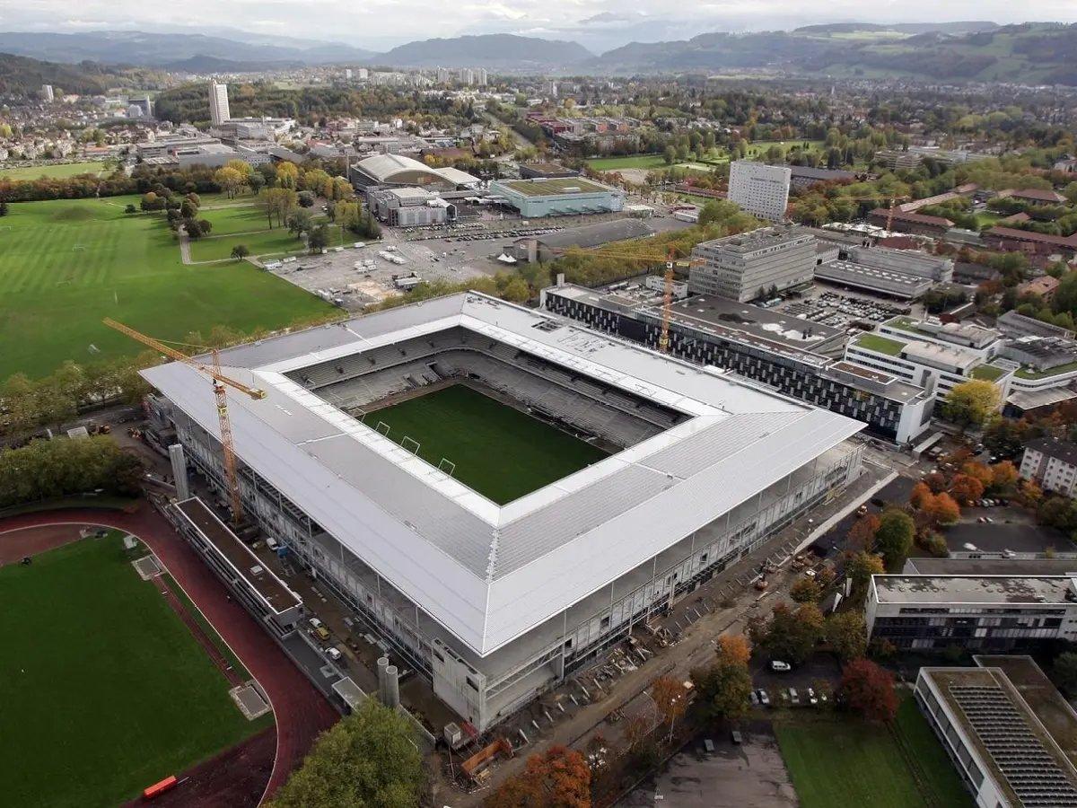 경기장 외부 전경