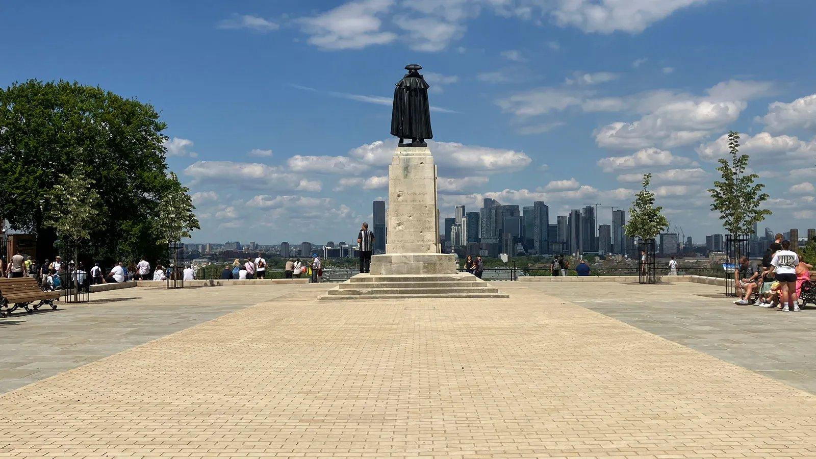 왕립 천문대 앞 언덕 (제임스 울프 장군 동상 근처)