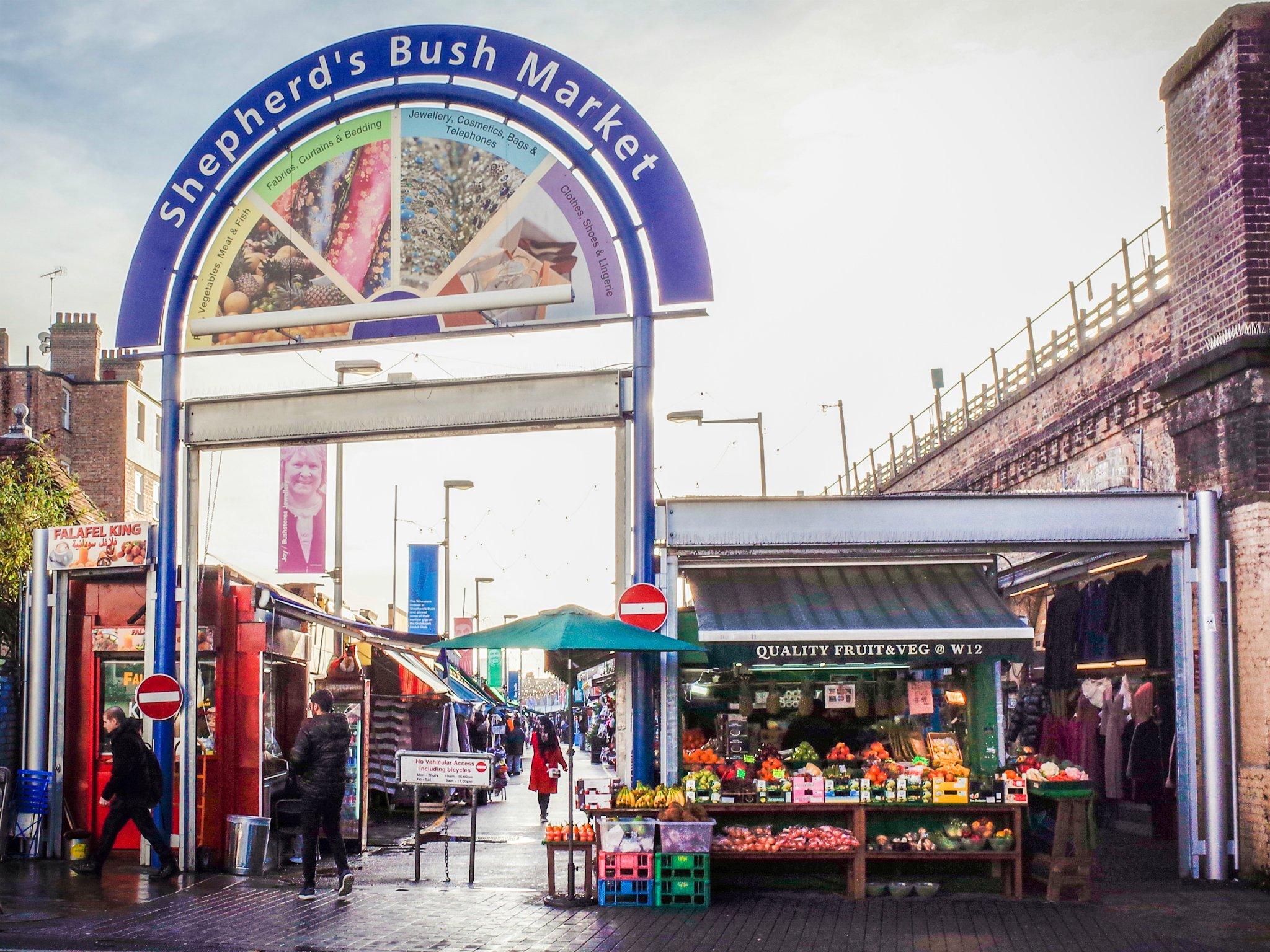 시장 입구 및 전경