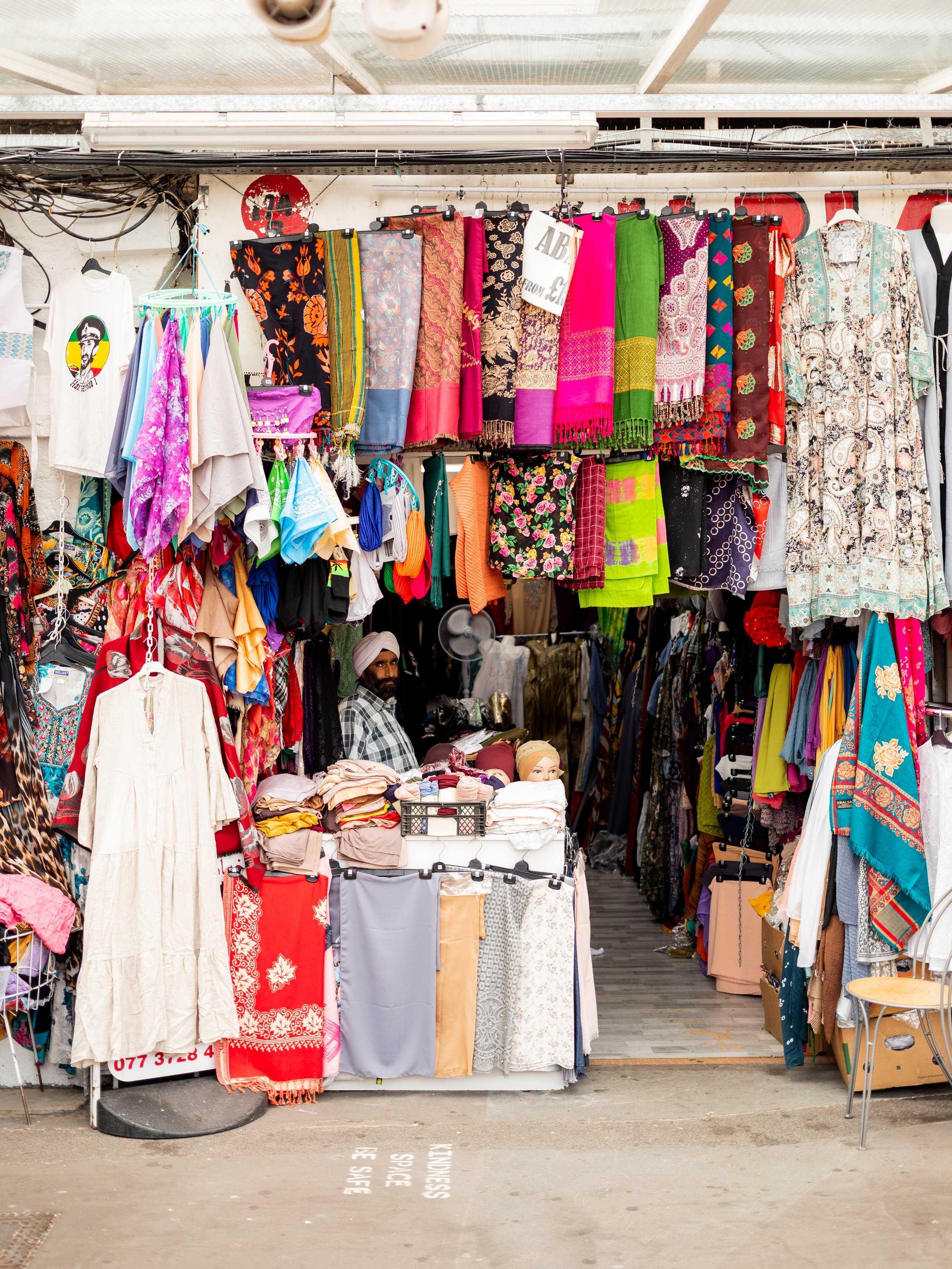 다채로운 상품 가판대