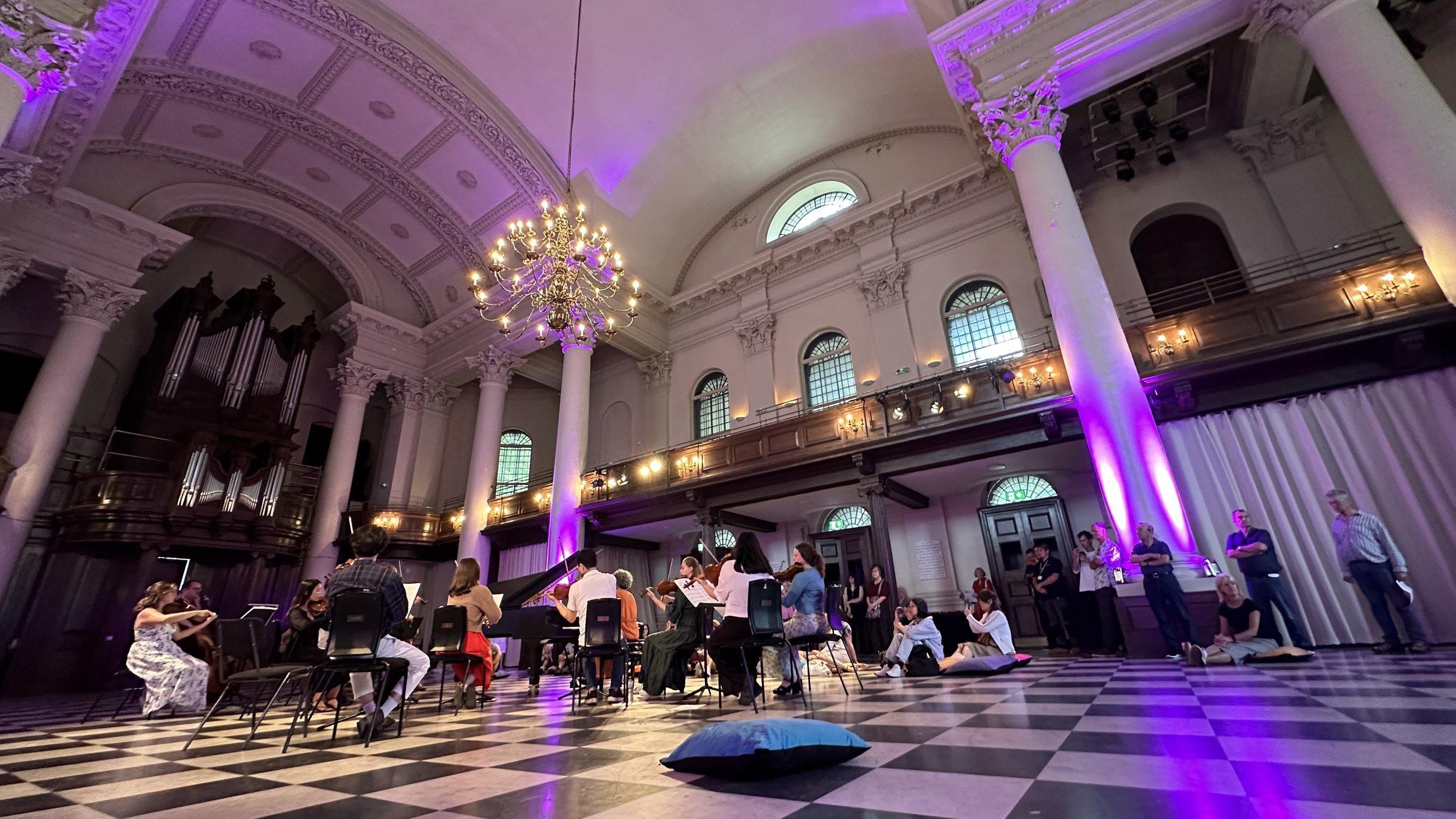 콘서트홀 내부 (공연 전후 또는 허용 시)