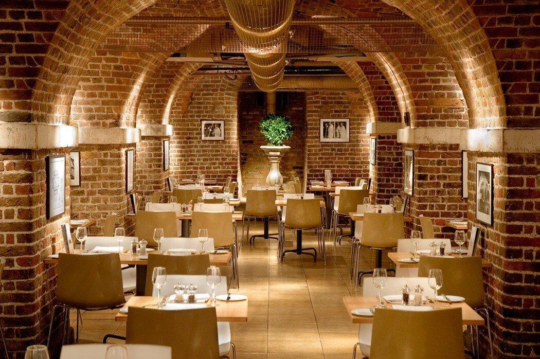 지하 크립트 '풋스툴 레스토랑'