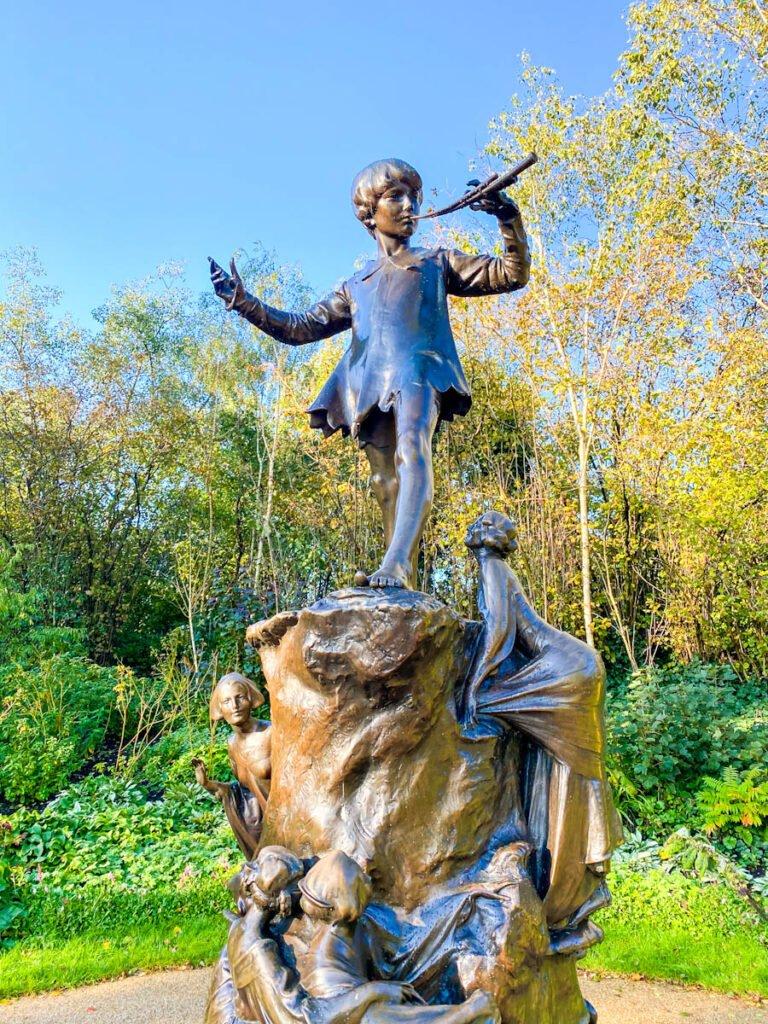 피터팬 동상과 함께