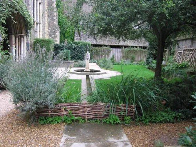 퀸 엘리너의 정원