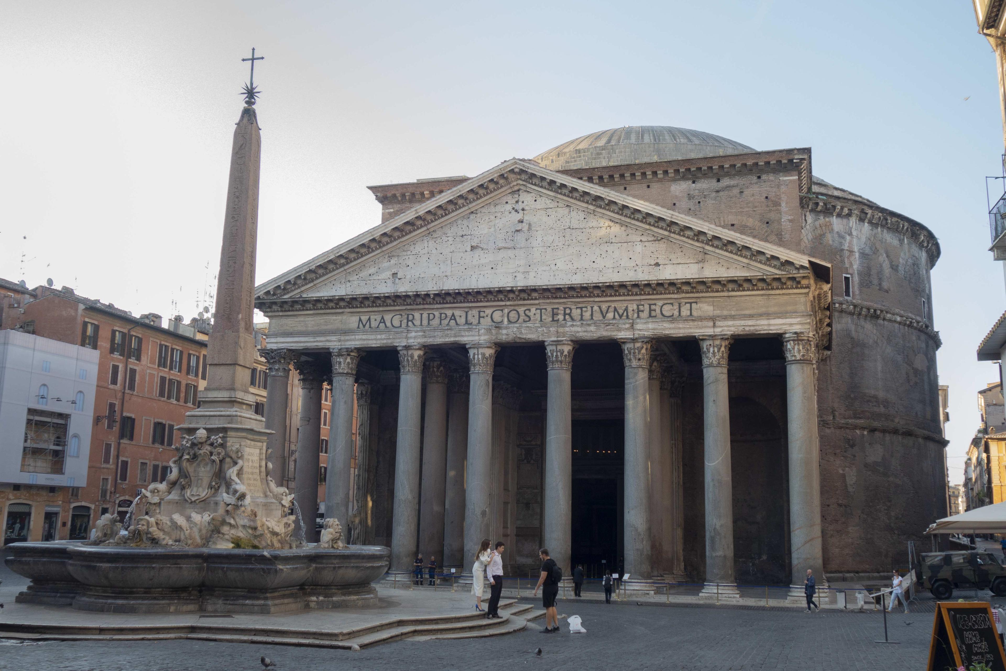 로톤다 광장에서 판테온 정면