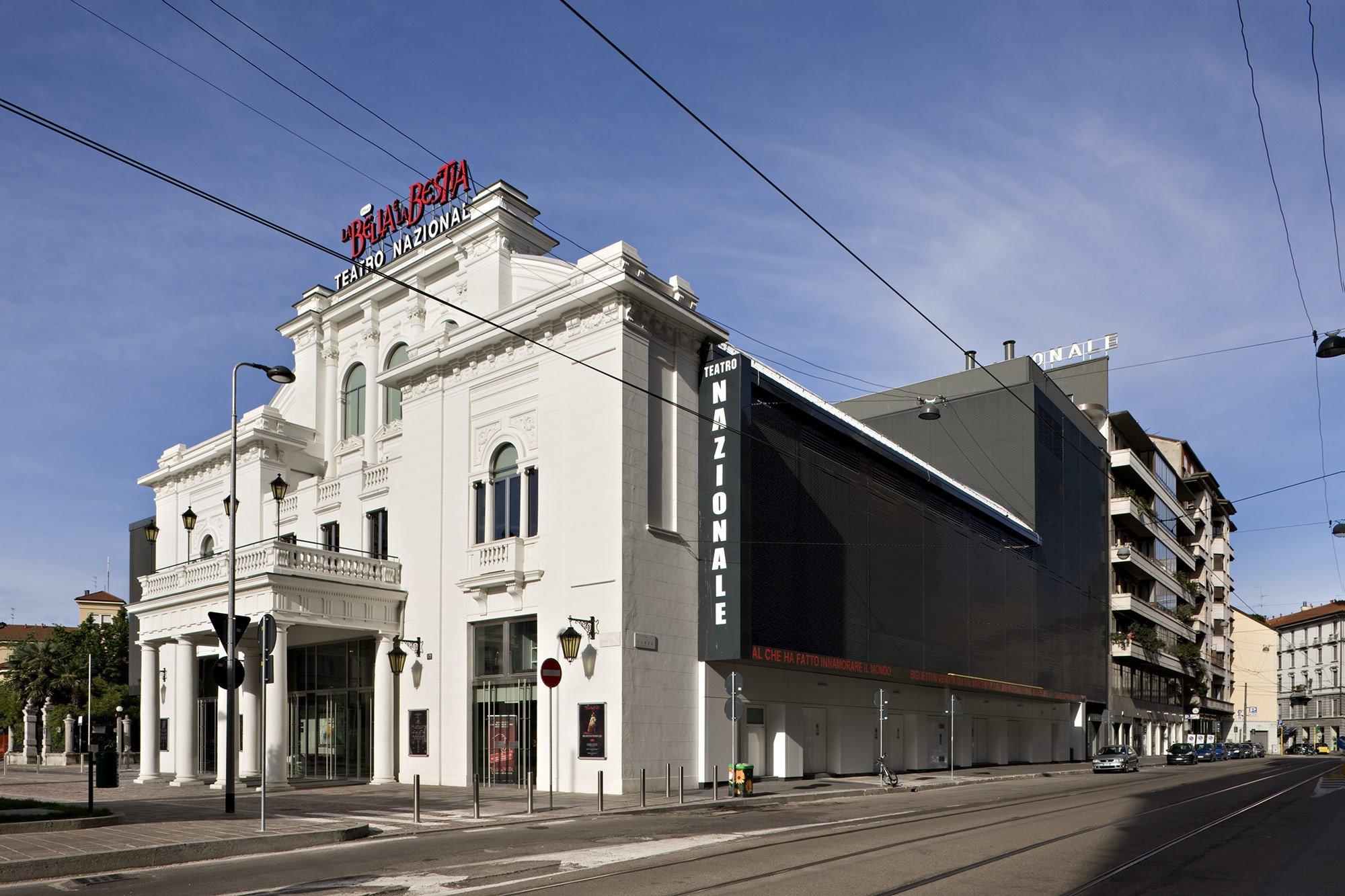 극장 정면 파사드