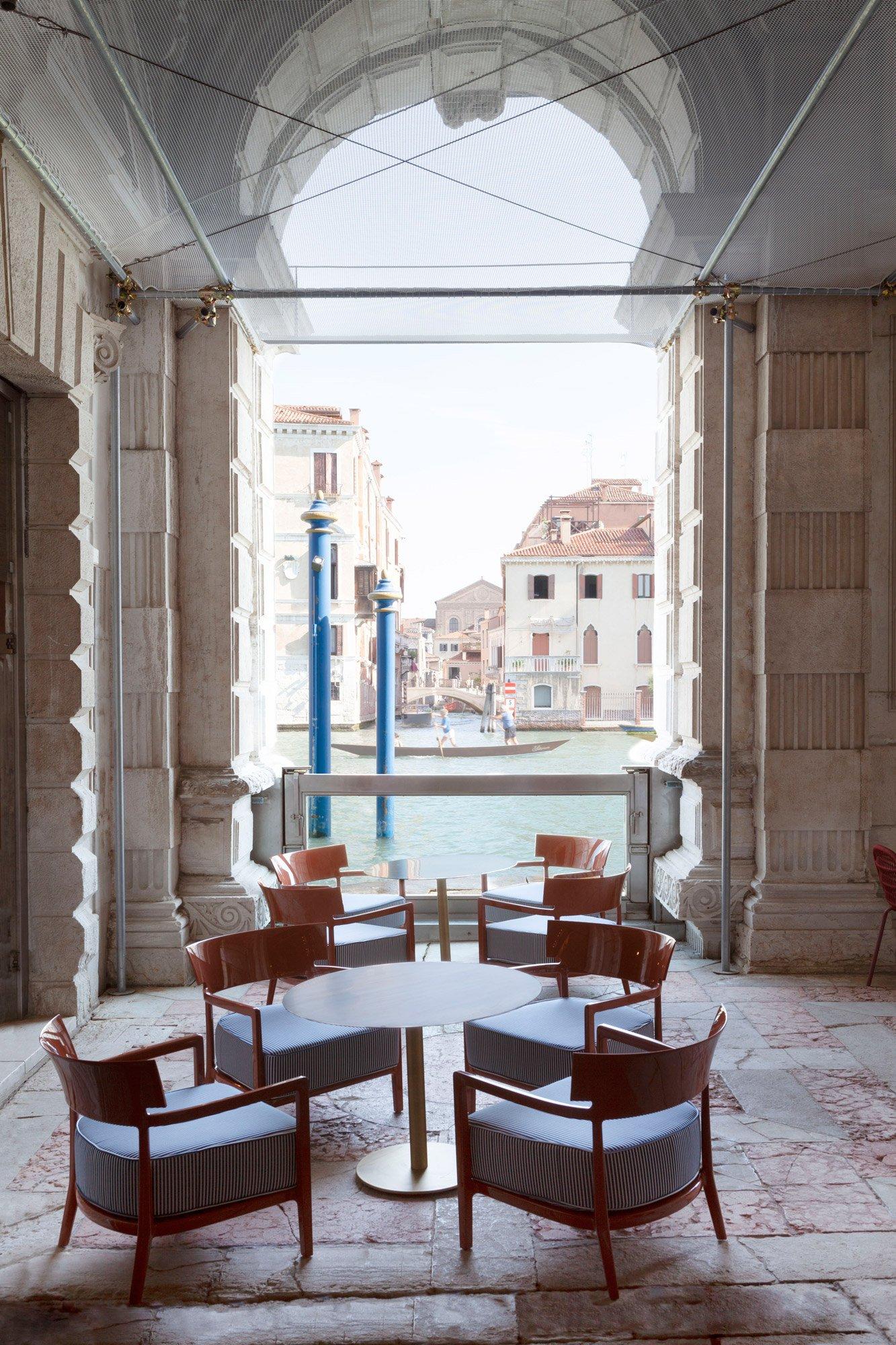 미술관 1층 카페 테라스