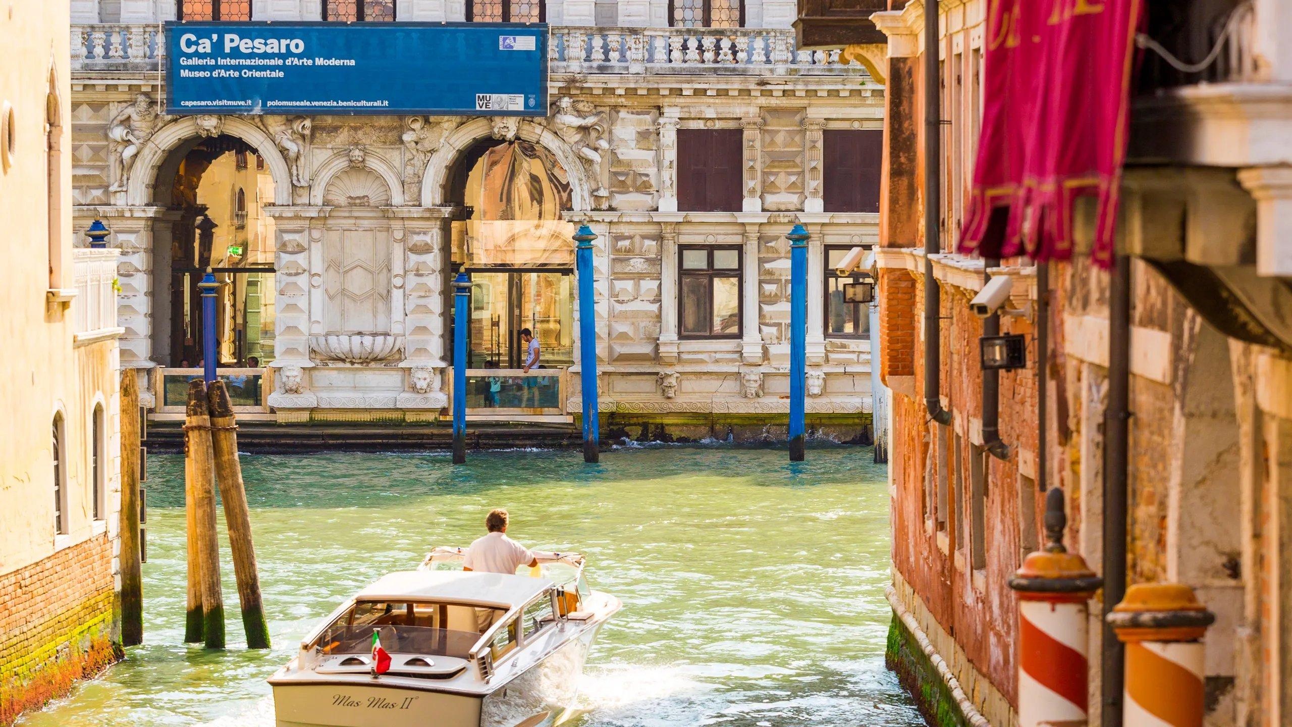 궁전 내부 창가 (그랜드 카날 방향)