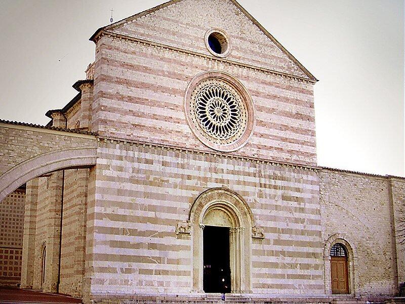 ⛪ 산타 키아라 대성당