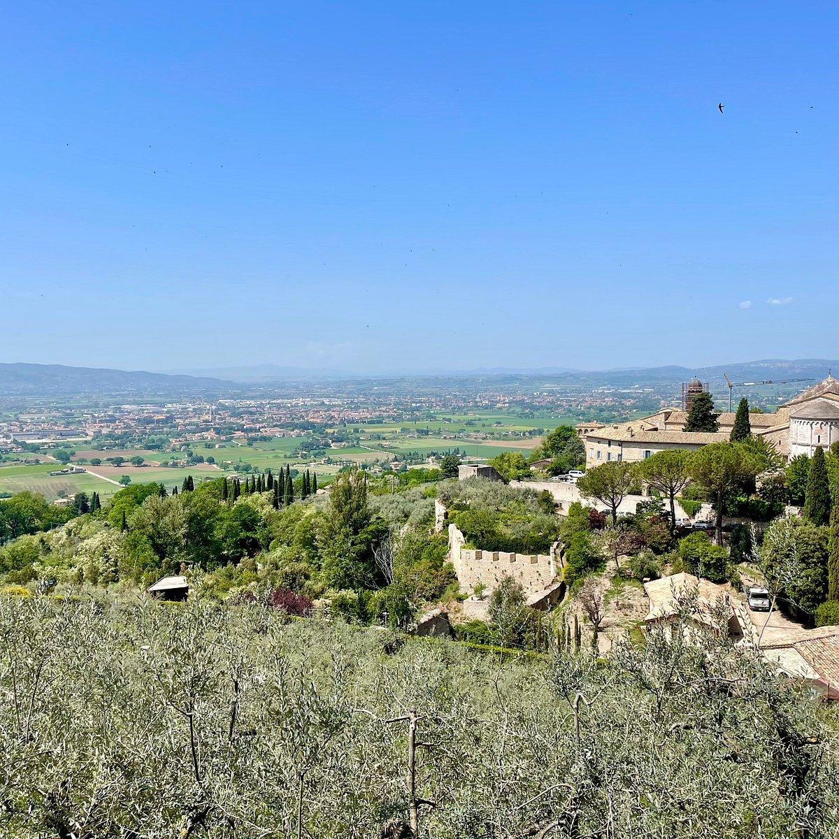 산타 키아라 광장 (Piazza Santa Chiara)