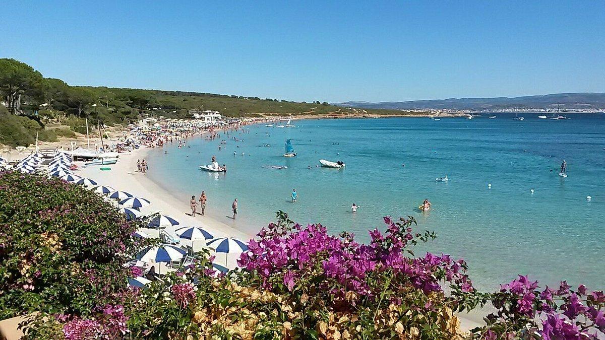 봄바르데 해변 중앙