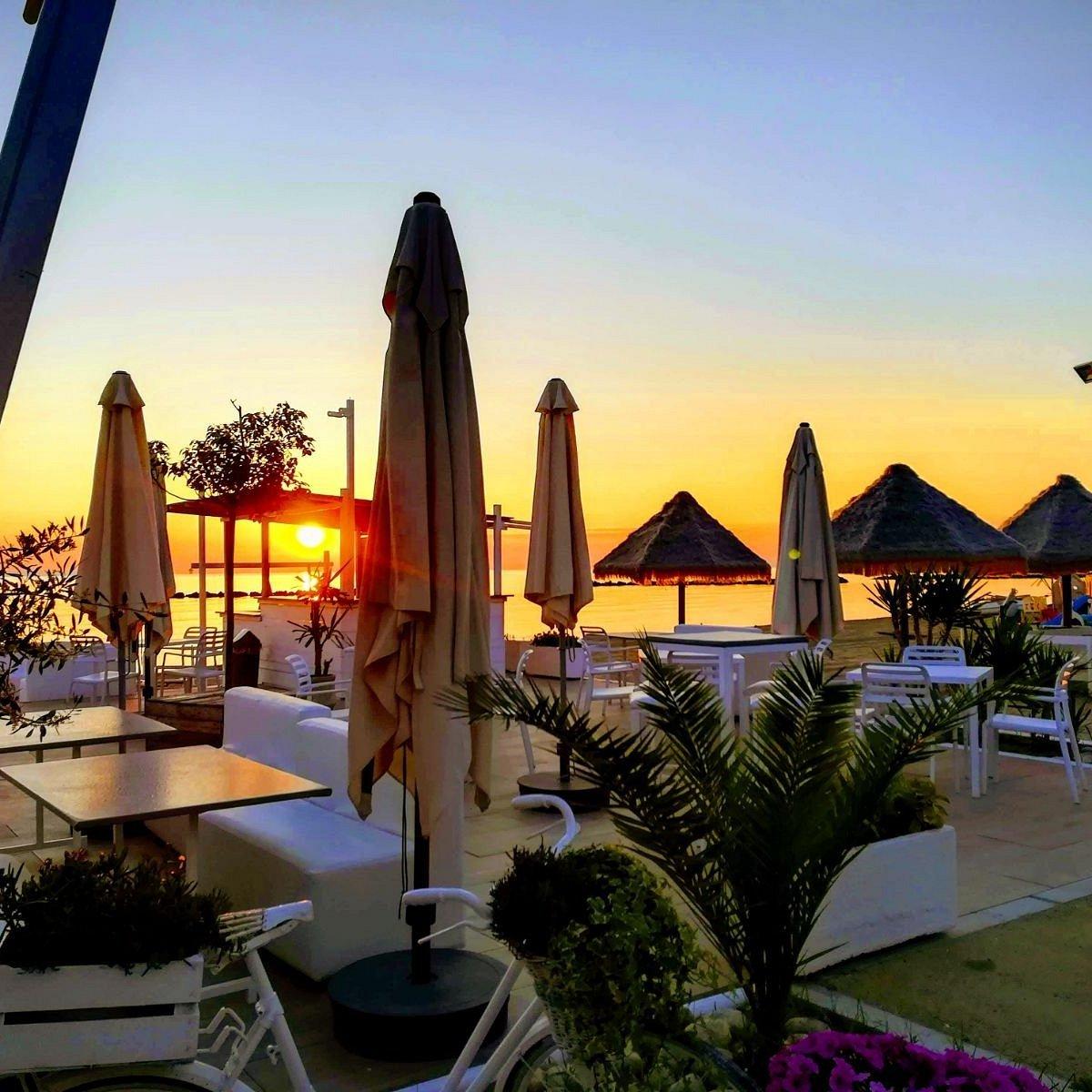 해변가 테이블 좌석