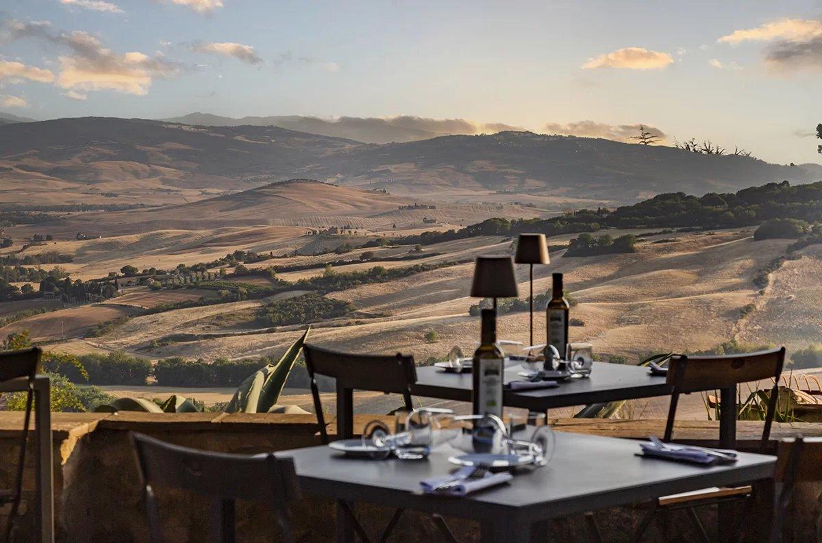 레스토랑 테라스 (발 도르차 전망)