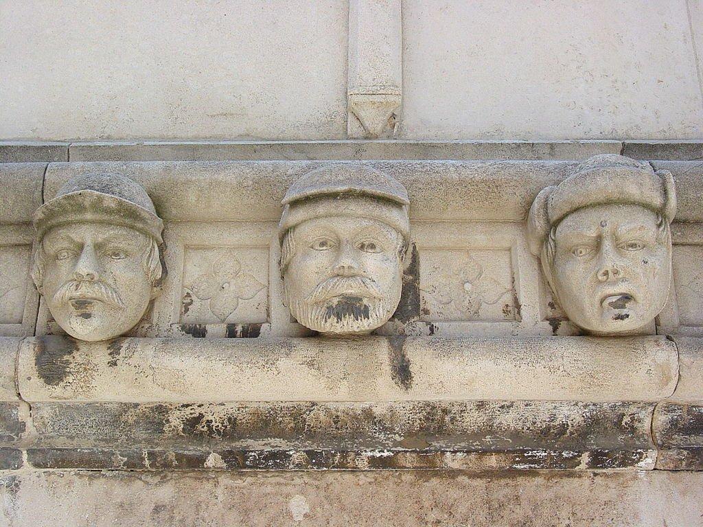 외부 두상 조각 프리즈