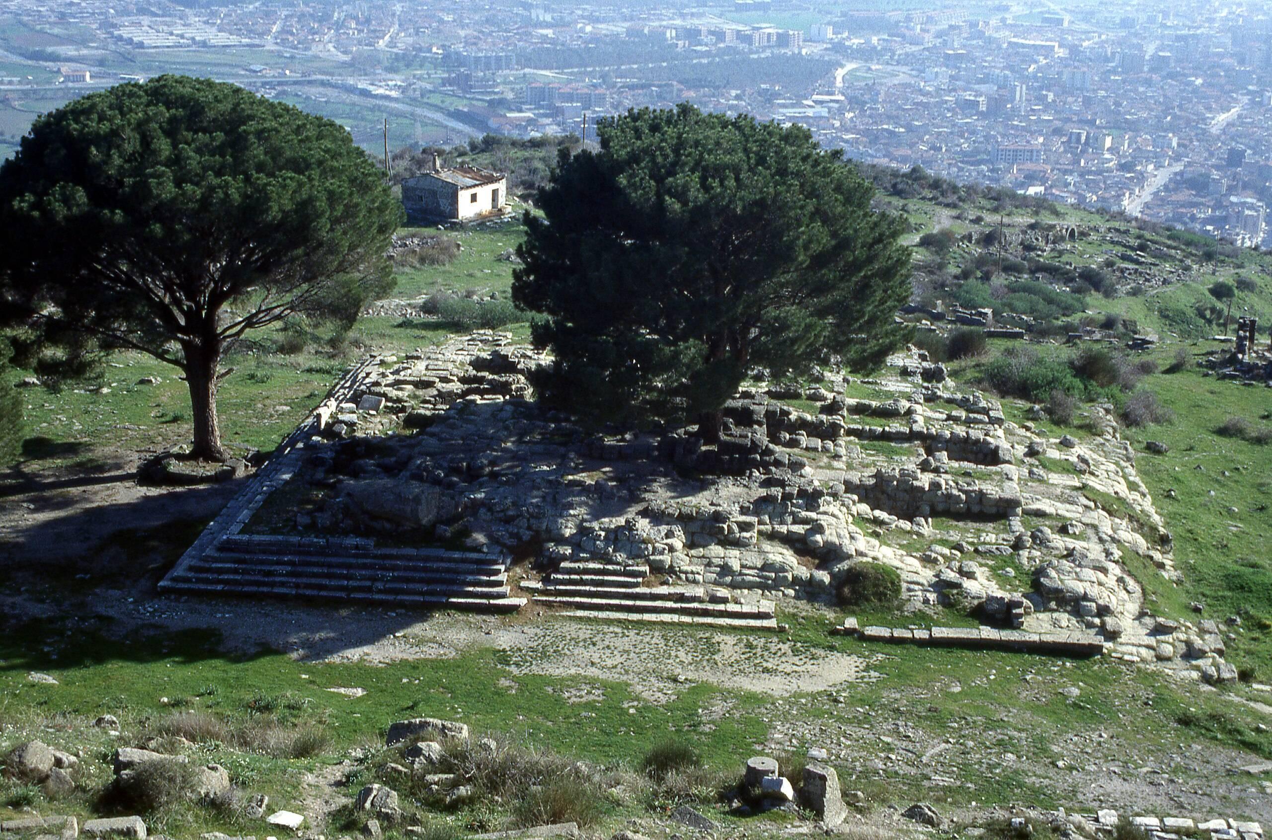 제우스 제단 기초 유적 (Altar of Zeus foundations)
